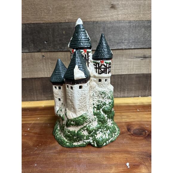 Brinn's Santa's Castle Ceramic Light Up Christmas Village House 1987 In Box - Picture 3 of 6
